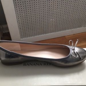 Silvery leather flats